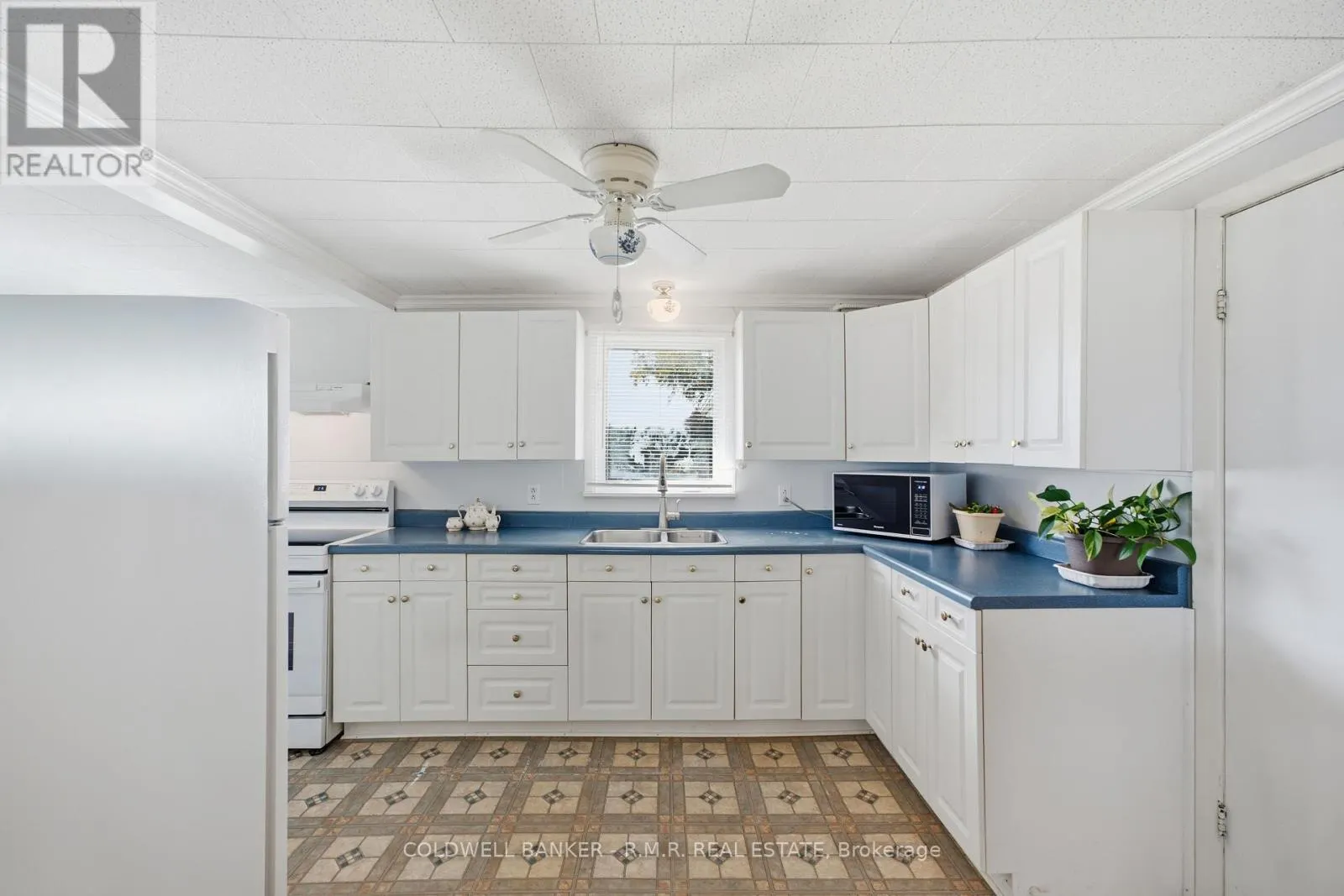 87 EDGEWOOD CRESCENT