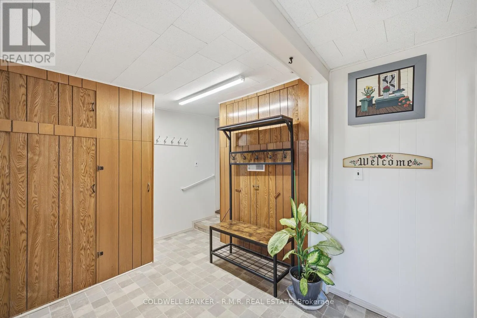 87 EDGEWOOD CRESCENT