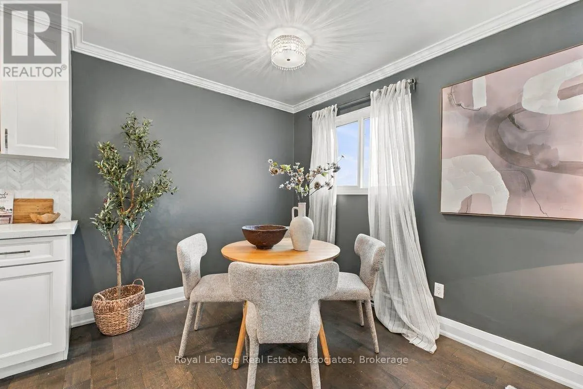 1-4 - 540 MARY STREET E