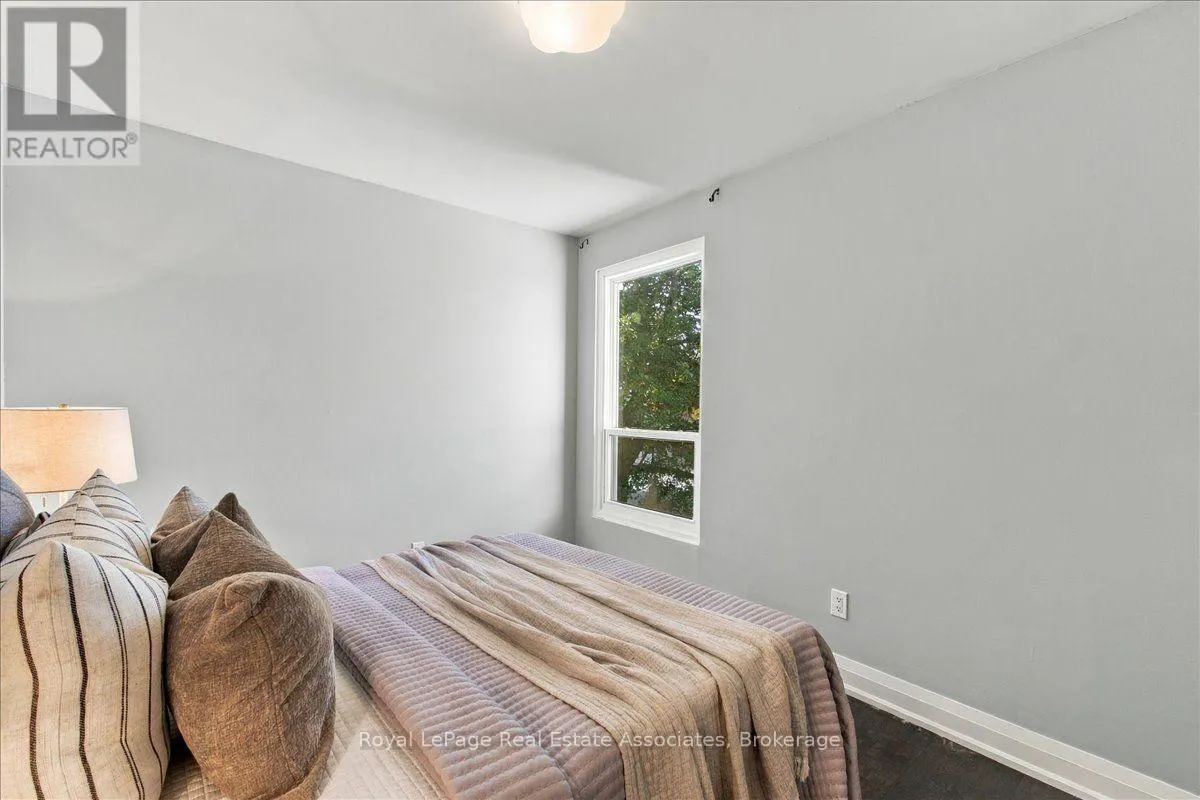 1-4 - 540 MARY STREET E