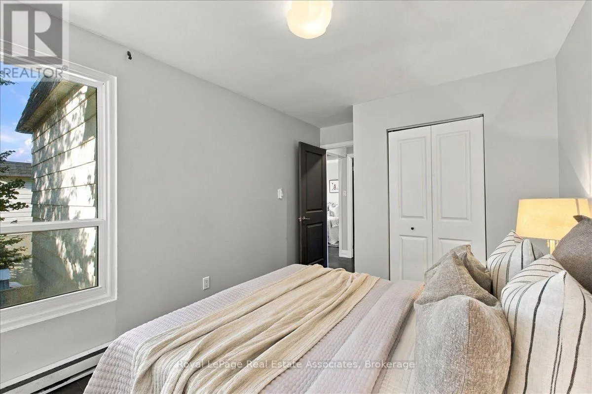1-4 - 540 MARY STREET E