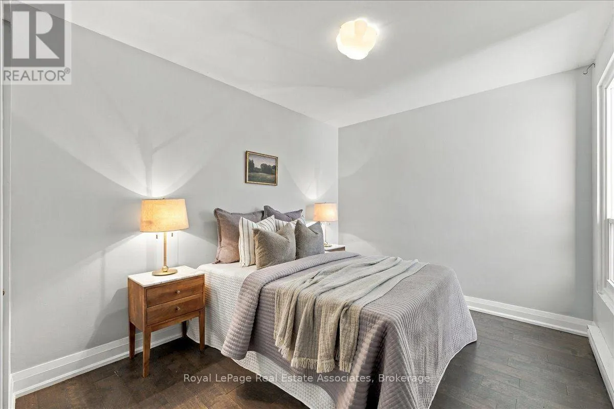 1-4 - 540 MARY STREET E