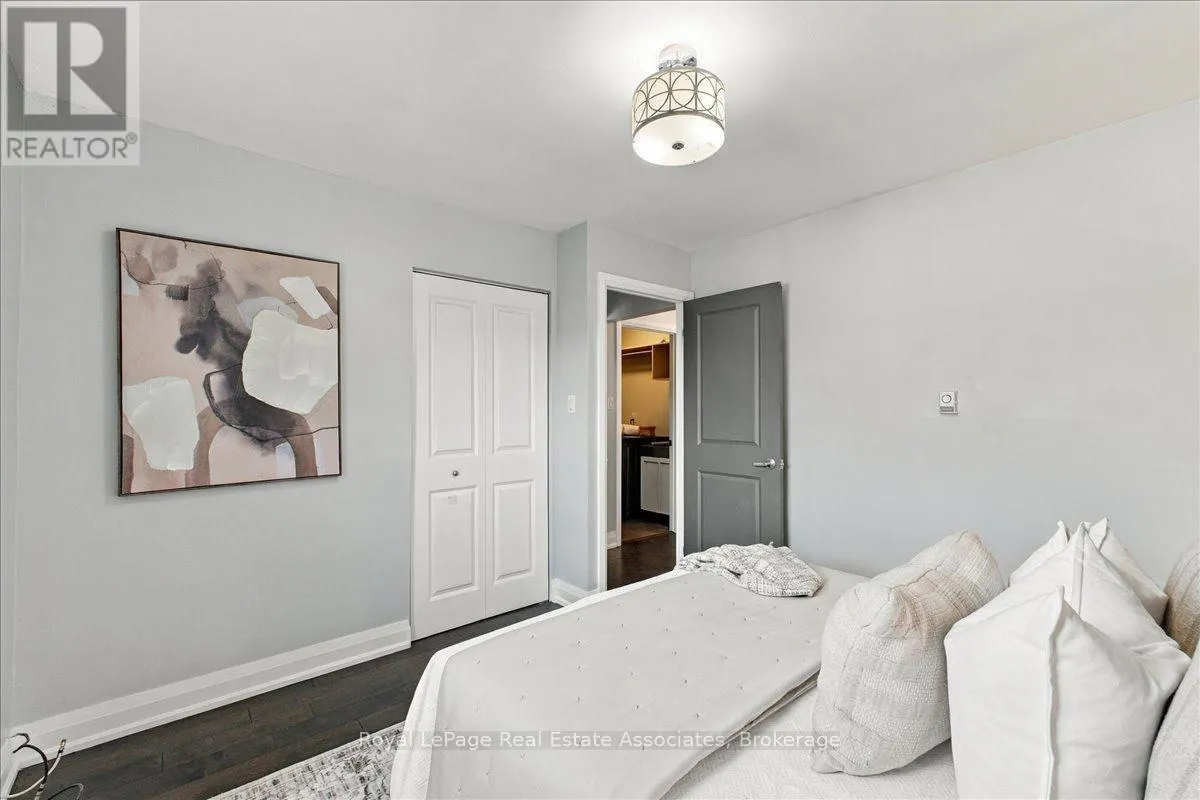 1-4 - 540 MARY STREET E