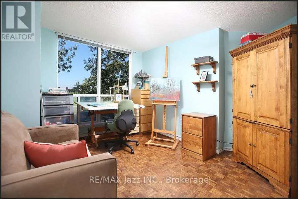 105 - 360 WATSON STREET W #105