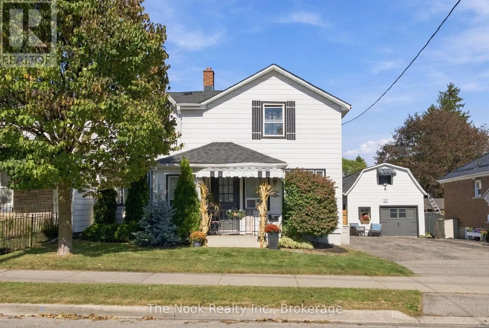 64 WELLINGTON STREET