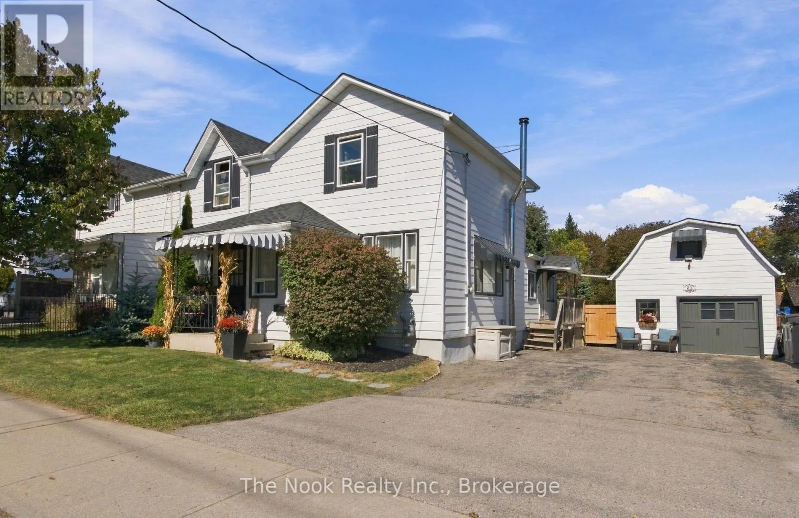 64 WELLINGTON STREET