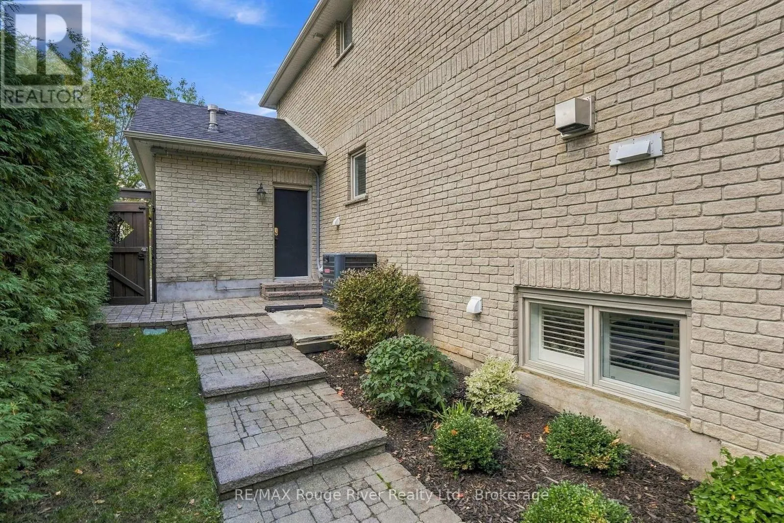 264 RYERSON CRESCENT