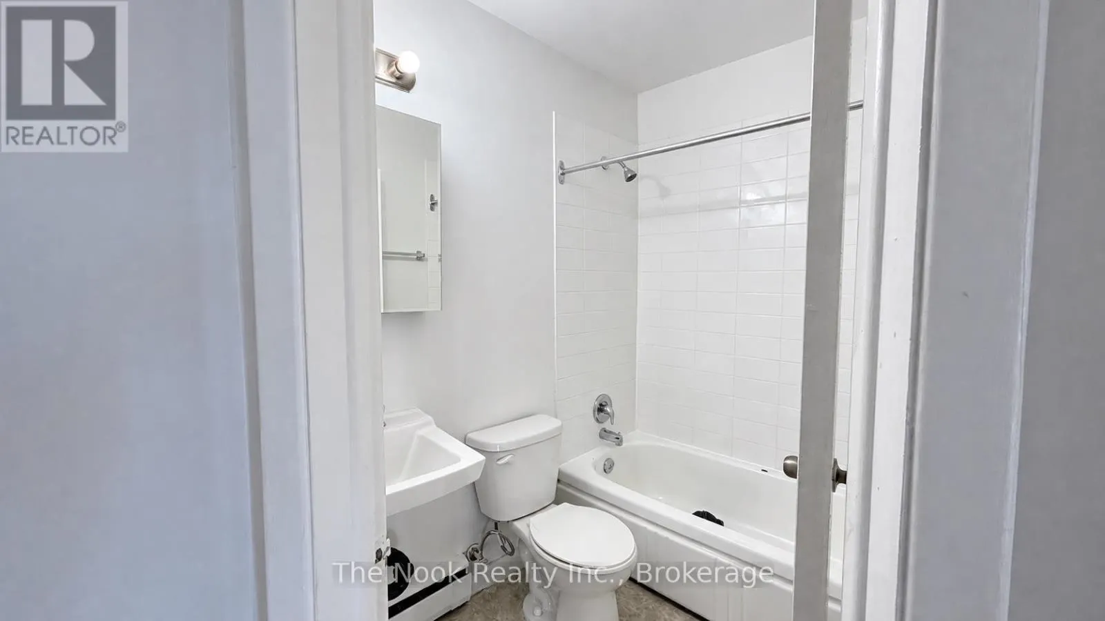 6 - 1201 CEDAR STREET #6