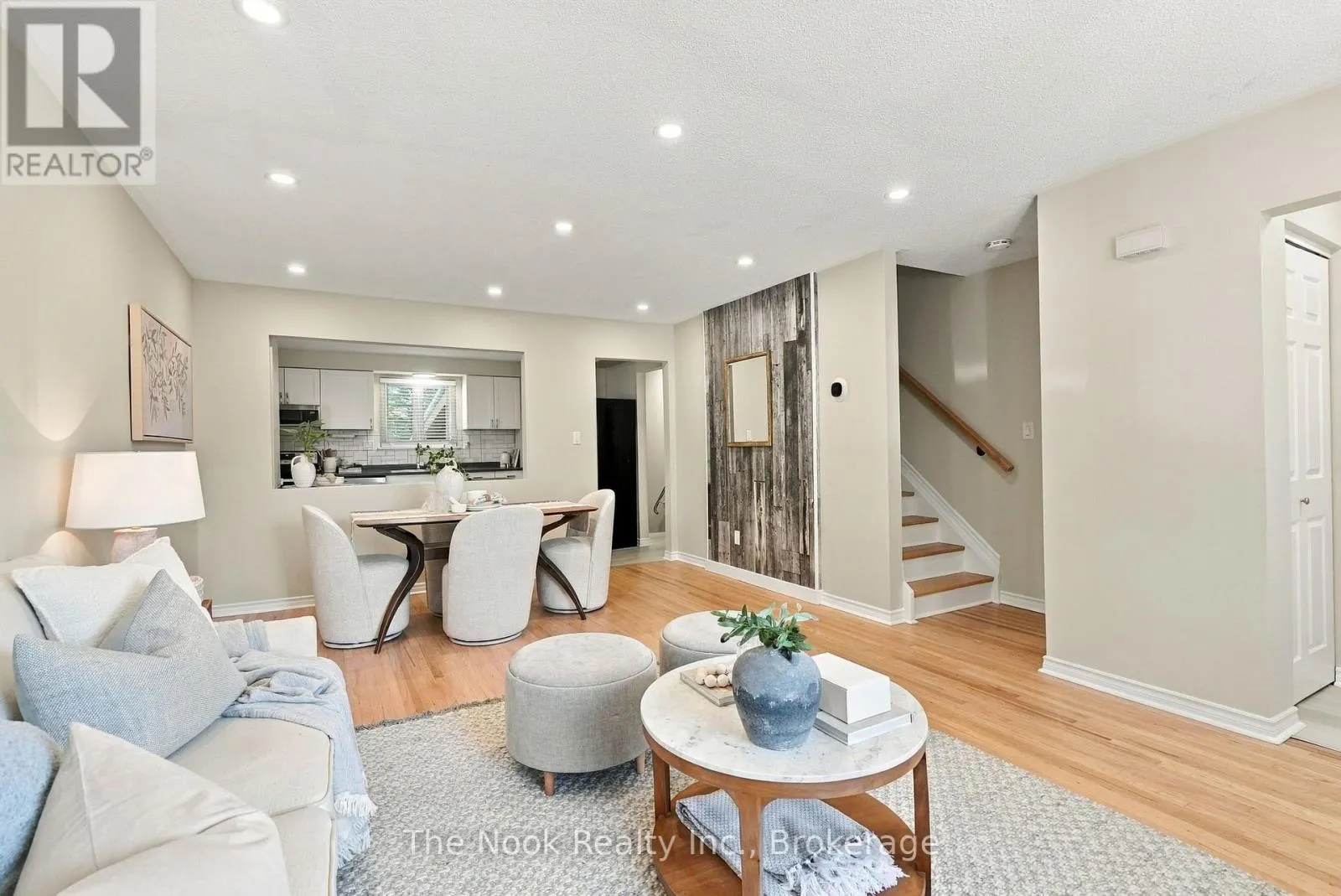 456 HARCOURT DRIVE