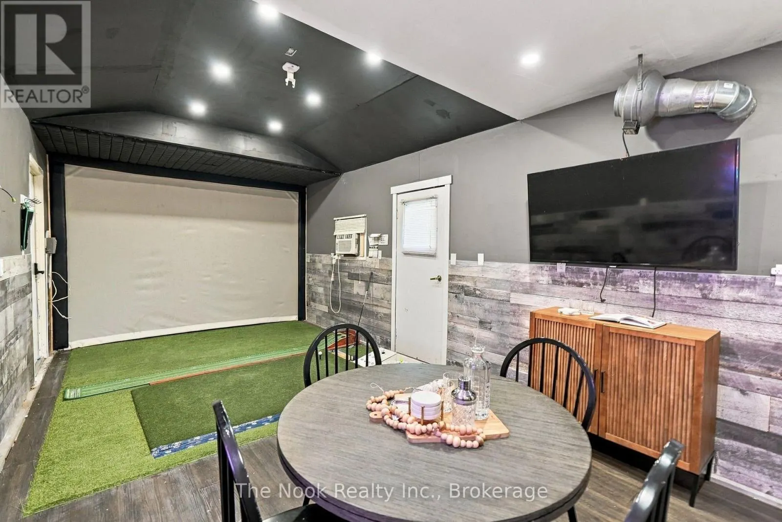 456 HARCOURT DRIVE