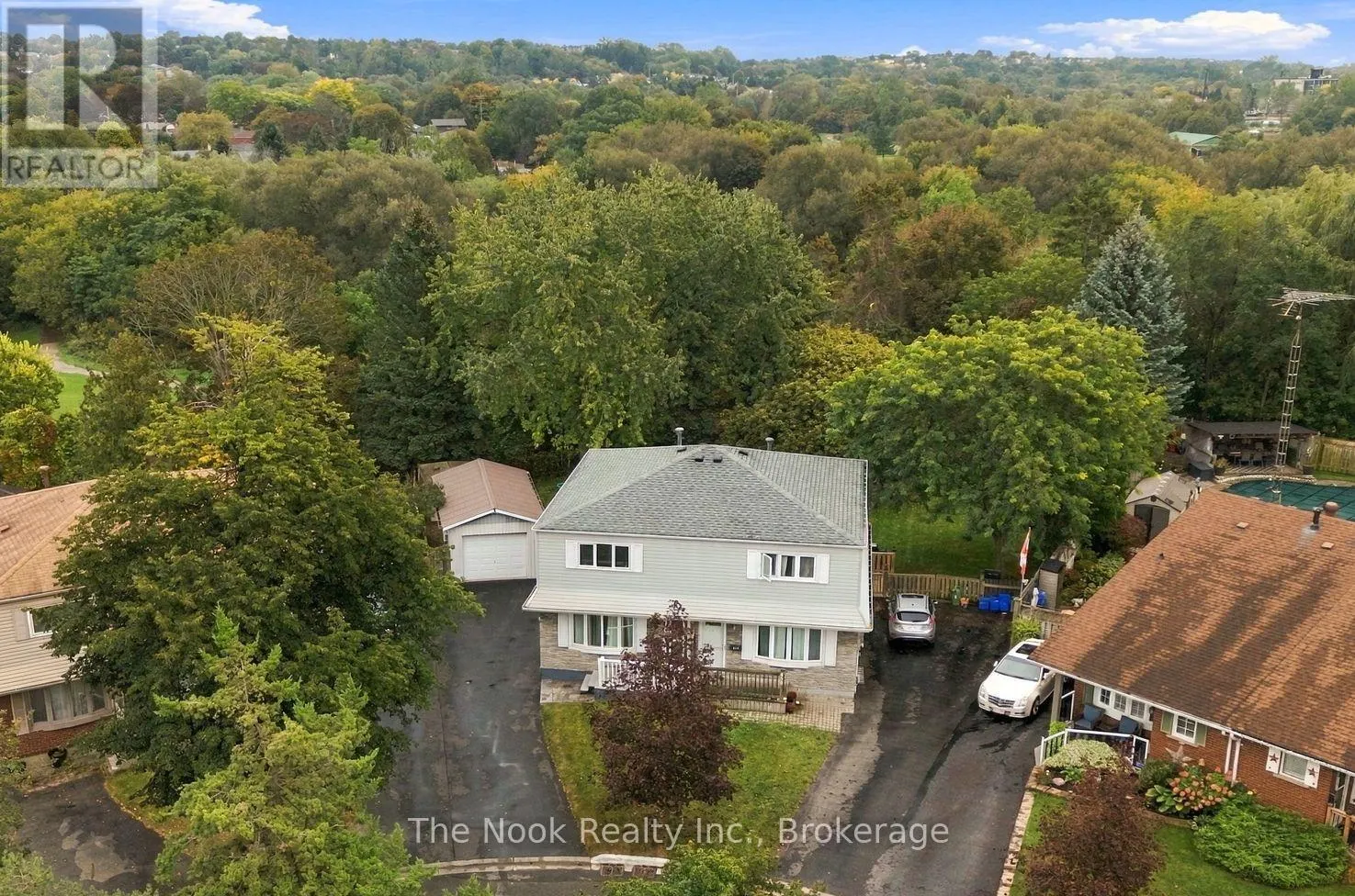 456 HARCOURT DRIVE