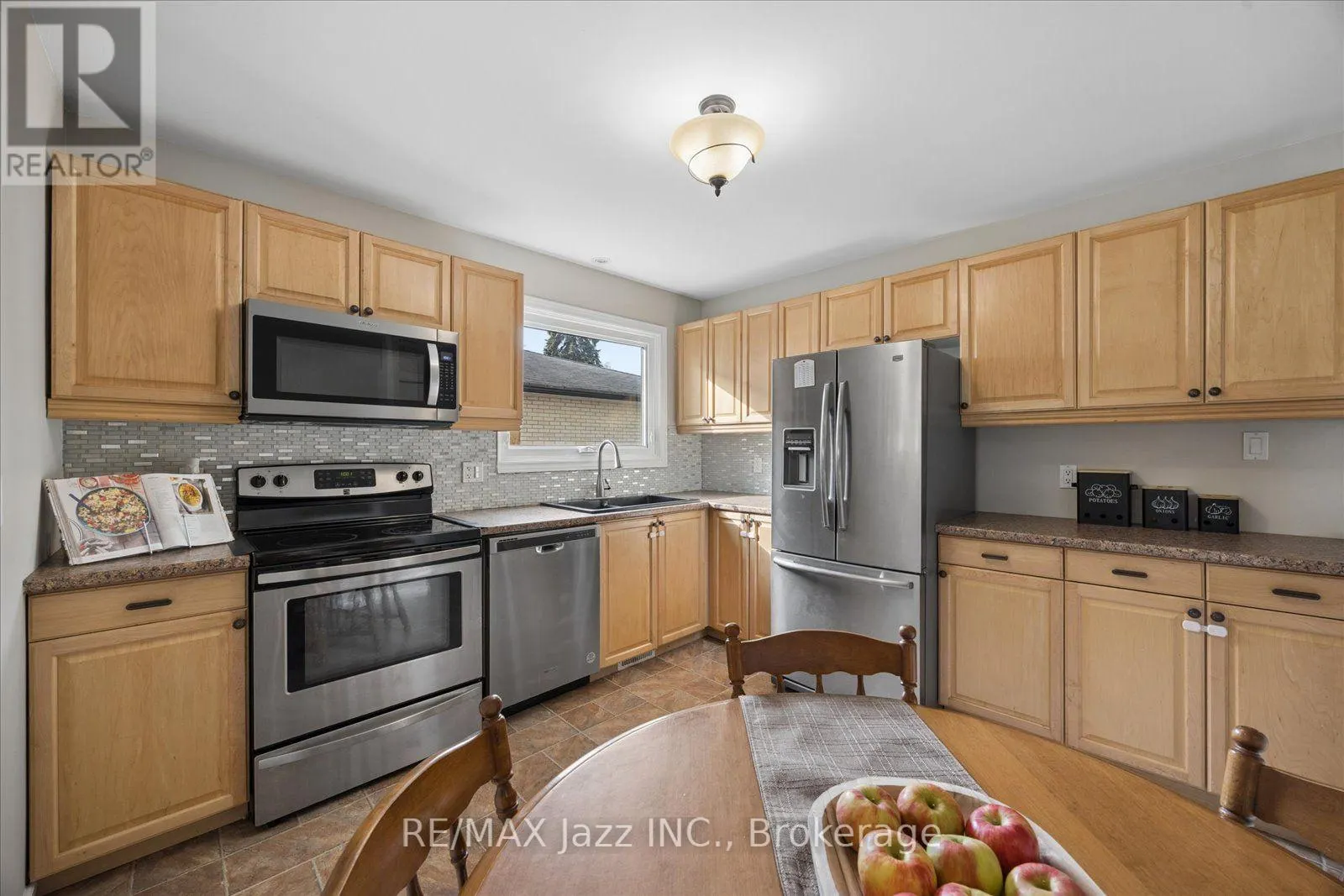 419 MAPLEWOOD DRIVE