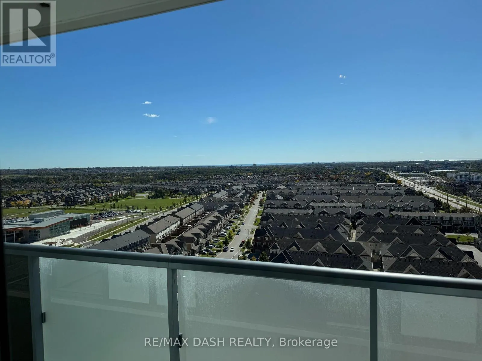 1622 - 2545 SIMCOE STREET N