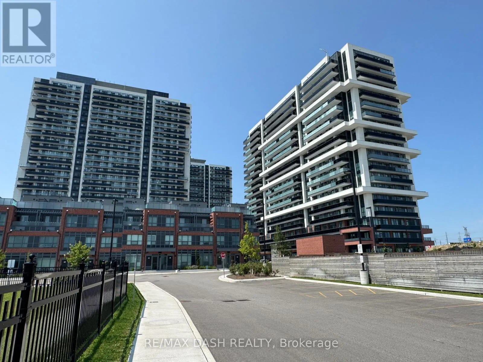 1622 - 2545 SIMCOE STREET N