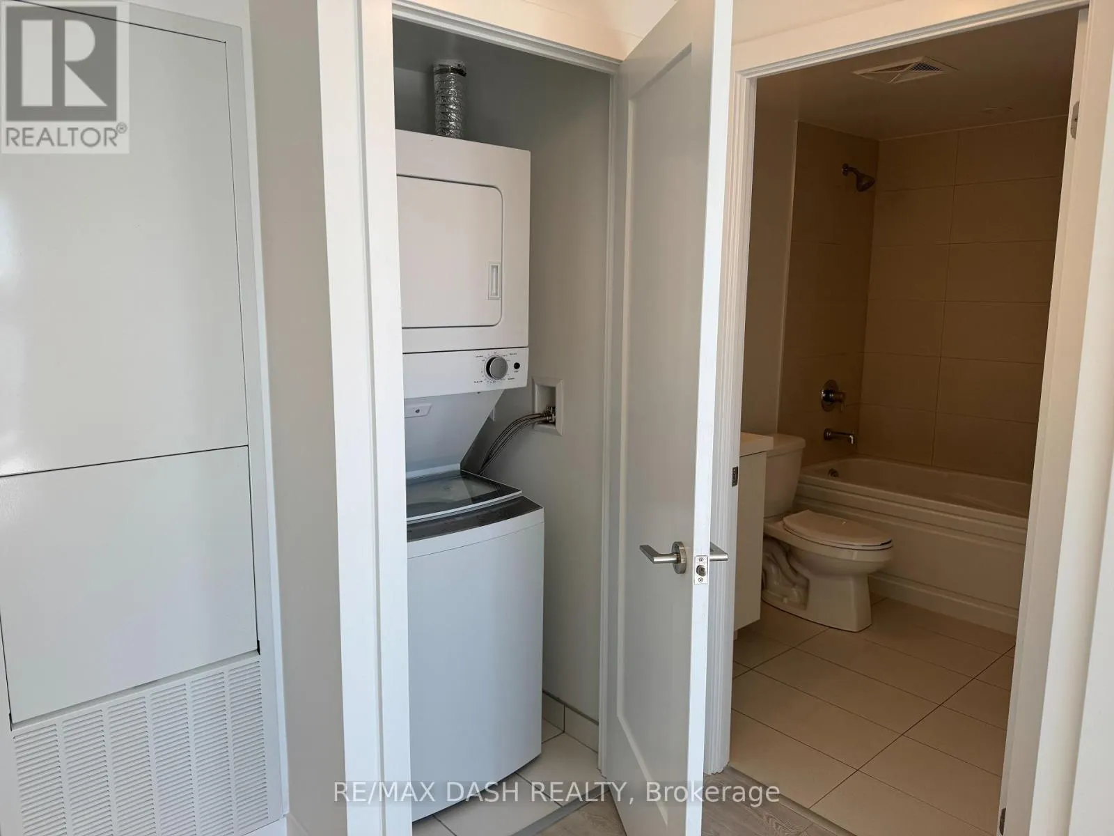 1622 - 2545 SIMCOE STREET N