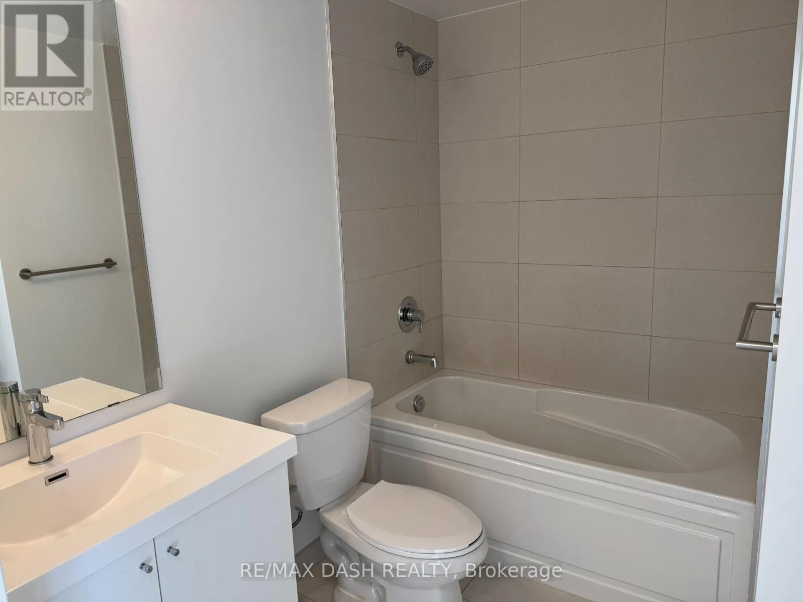 1622 - 2545 SIMCOE STREET N