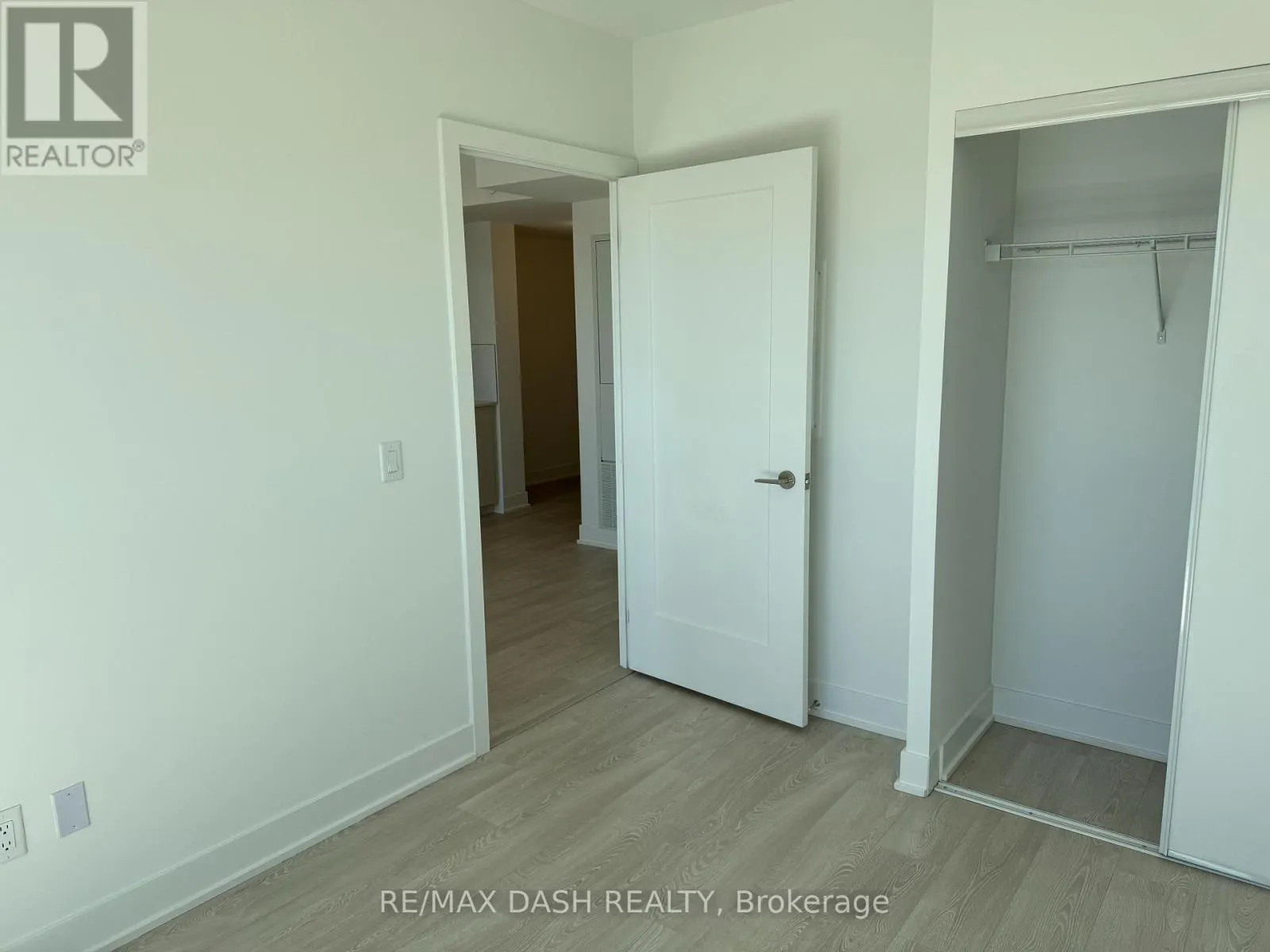 1622 - 2545 SIMCOE STREET N