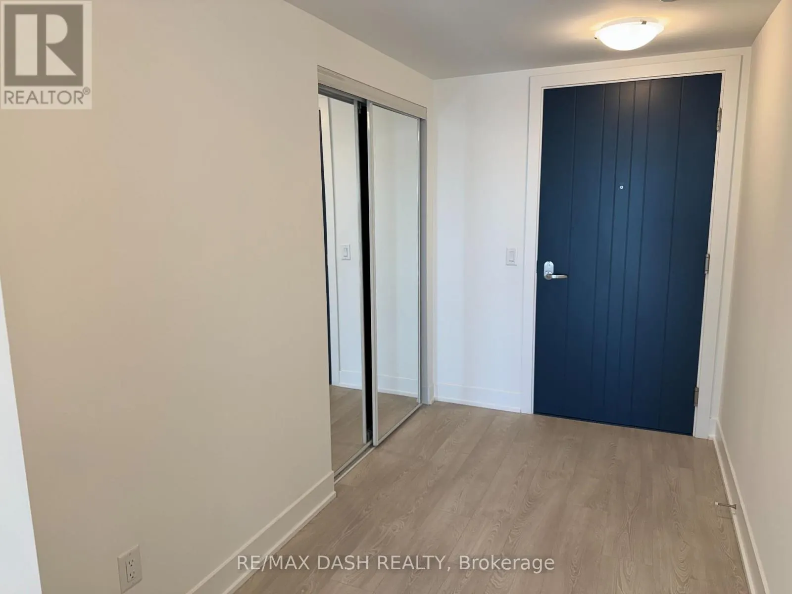 1622 - 2545 SIMCOE STREET N