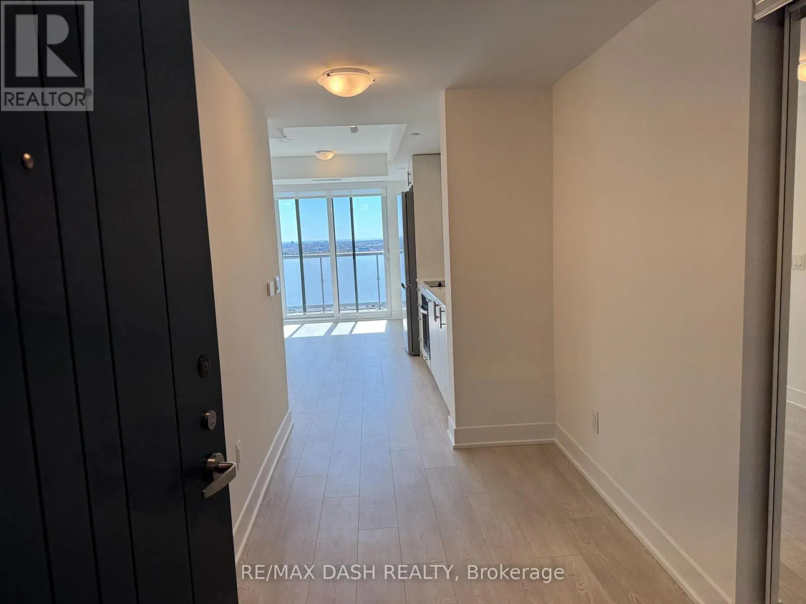 1622 - 2545 SIMCOE STREET N