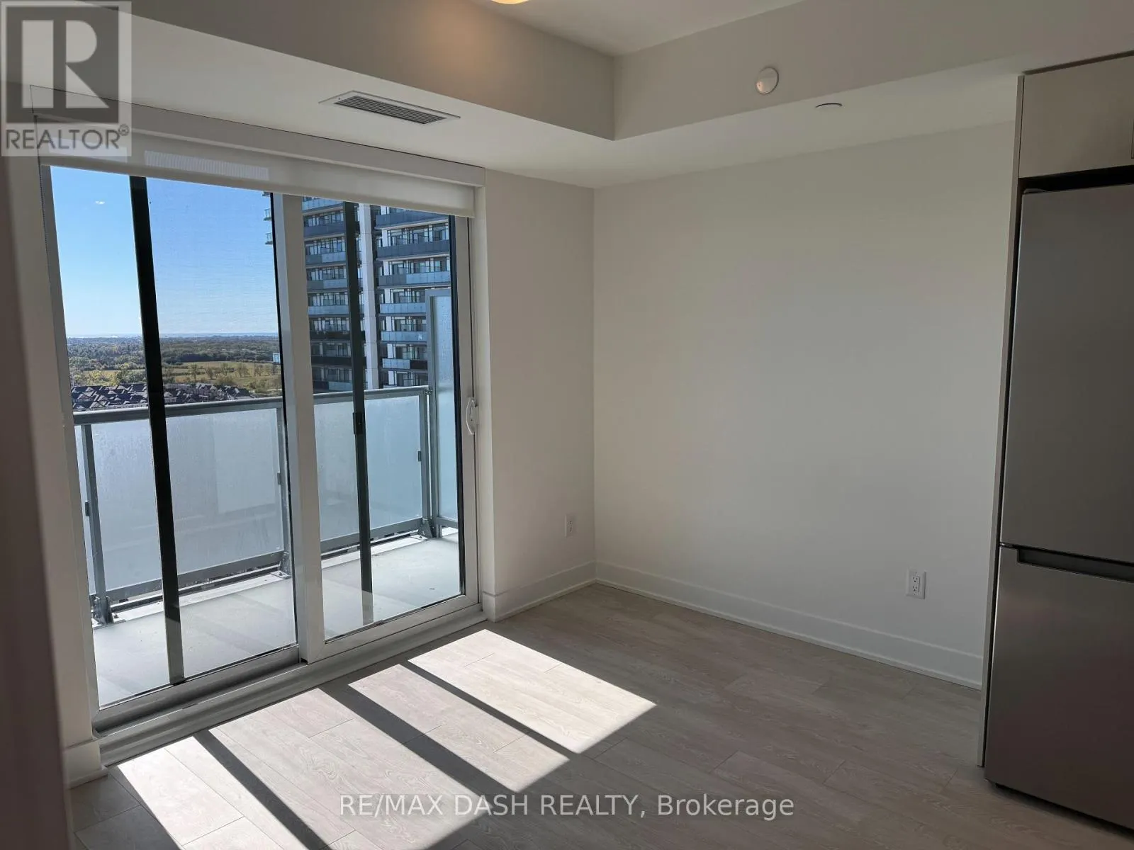 1622 - 2545 SIMCOE STREET N
