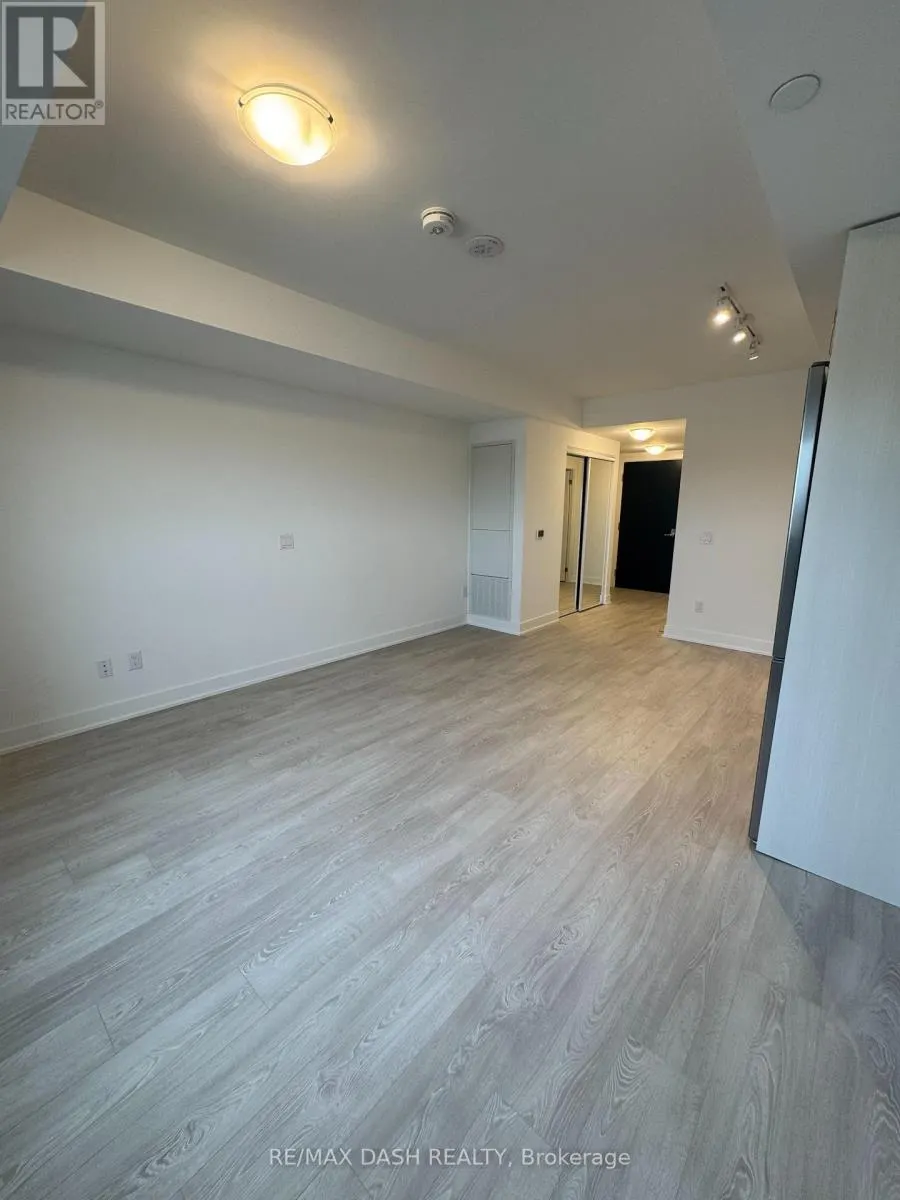 1530 - 2545 SIMCOE STREET N