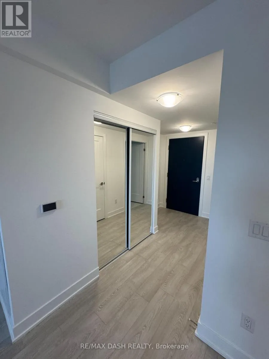 1530 - 2545 SIMCOE STREET N