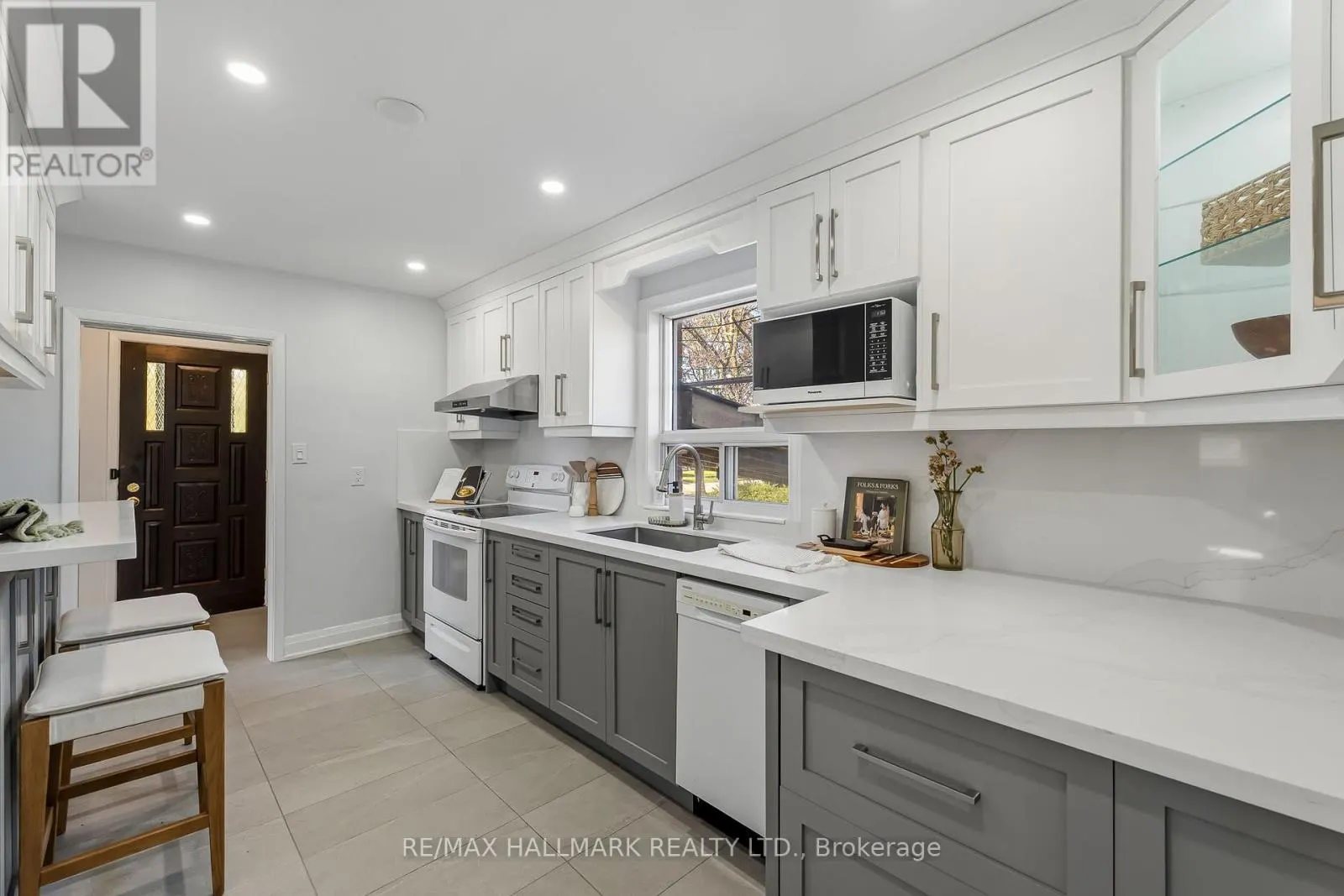 3 ARMADA COURT