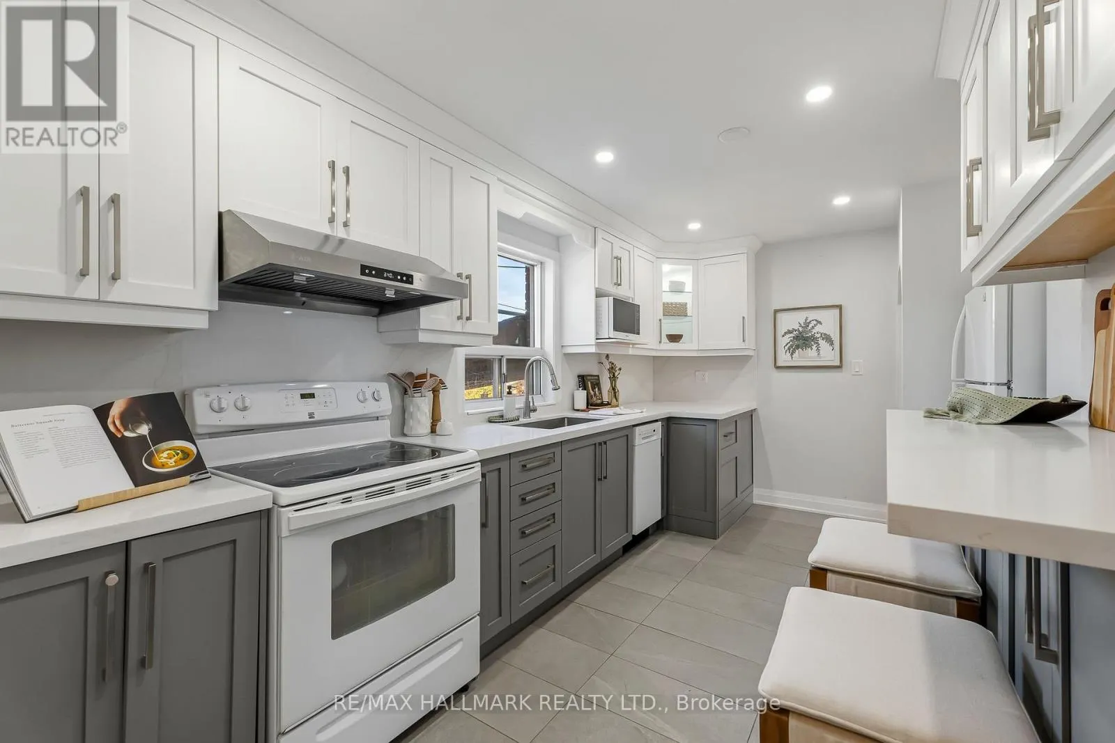 3 ARMADA COURT
