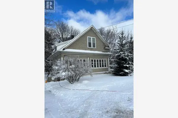 688 KING STREET W