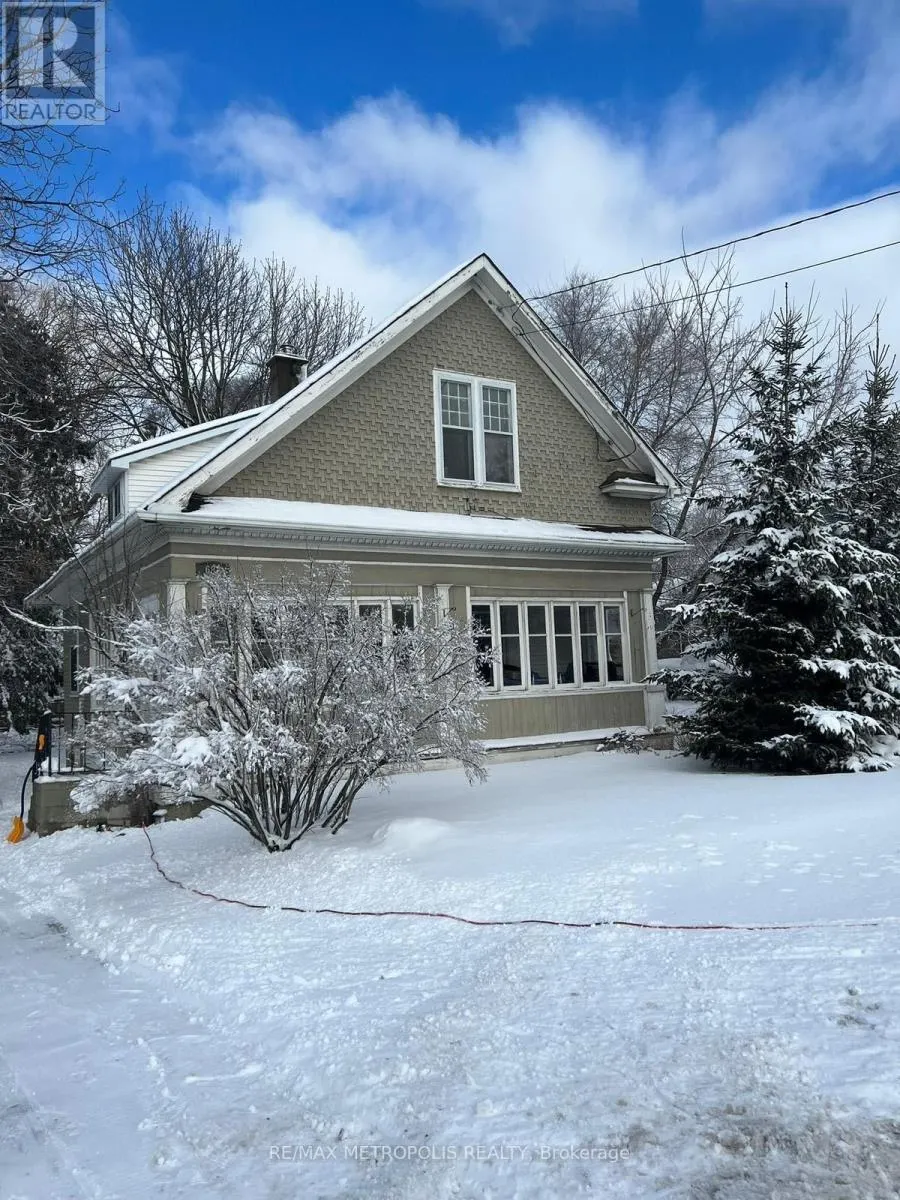 688 KING STREET W