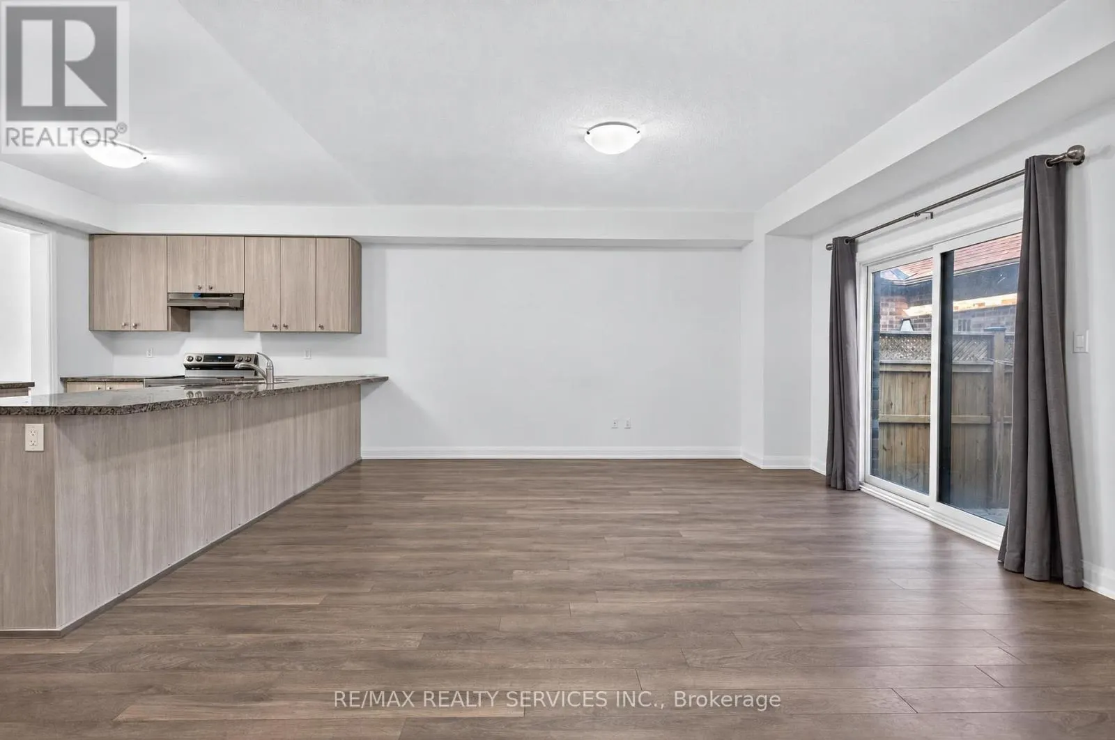 225 CORONATION ROAD