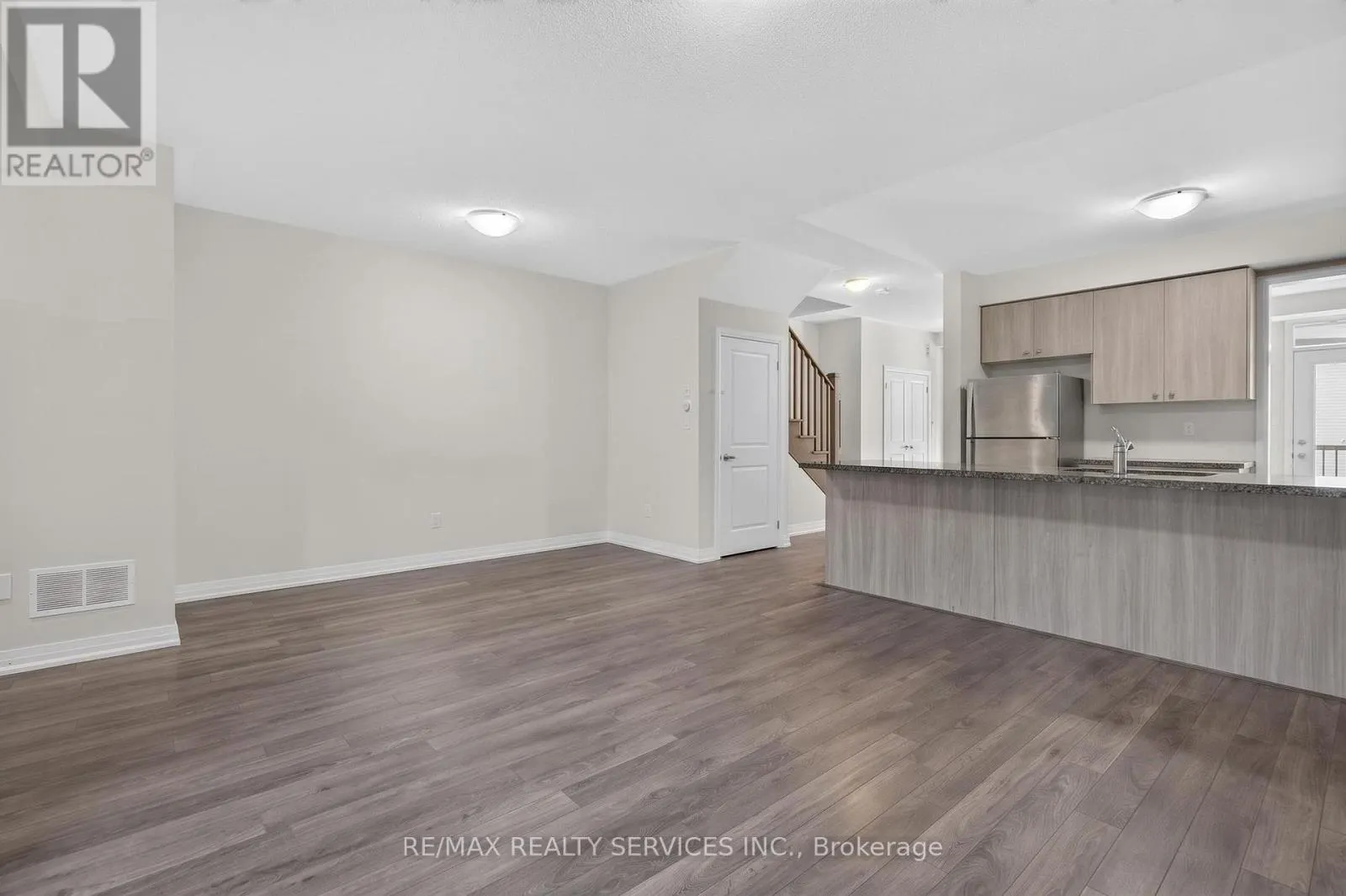 225 CORONATION ROAD