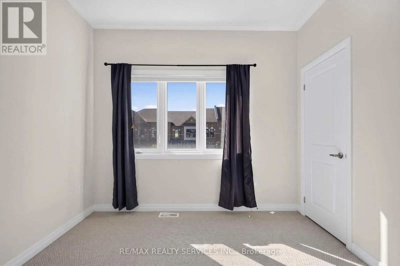 225 CORONATION ROAD