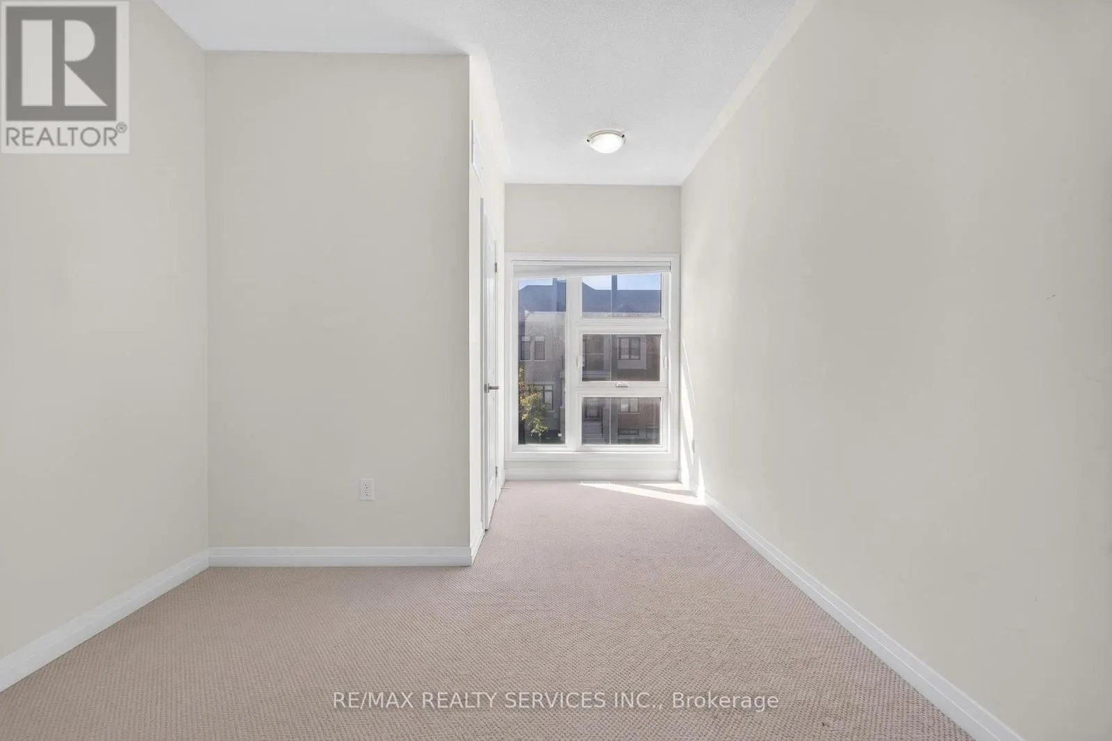 225 CORONATION ROAD