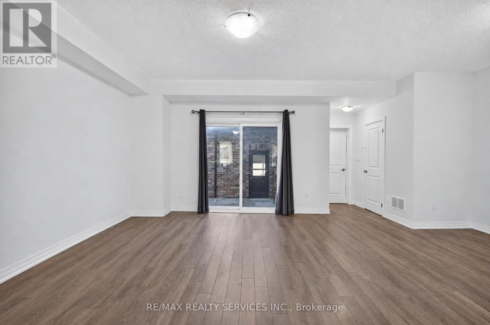 225 CORONATION ROAD