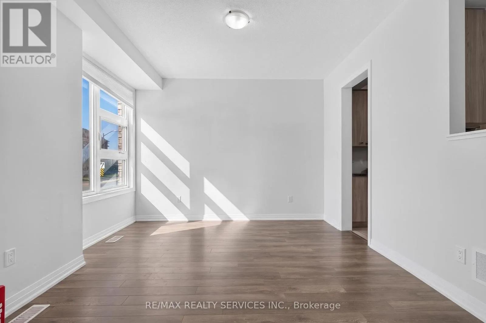 225 CORONATION ROAD