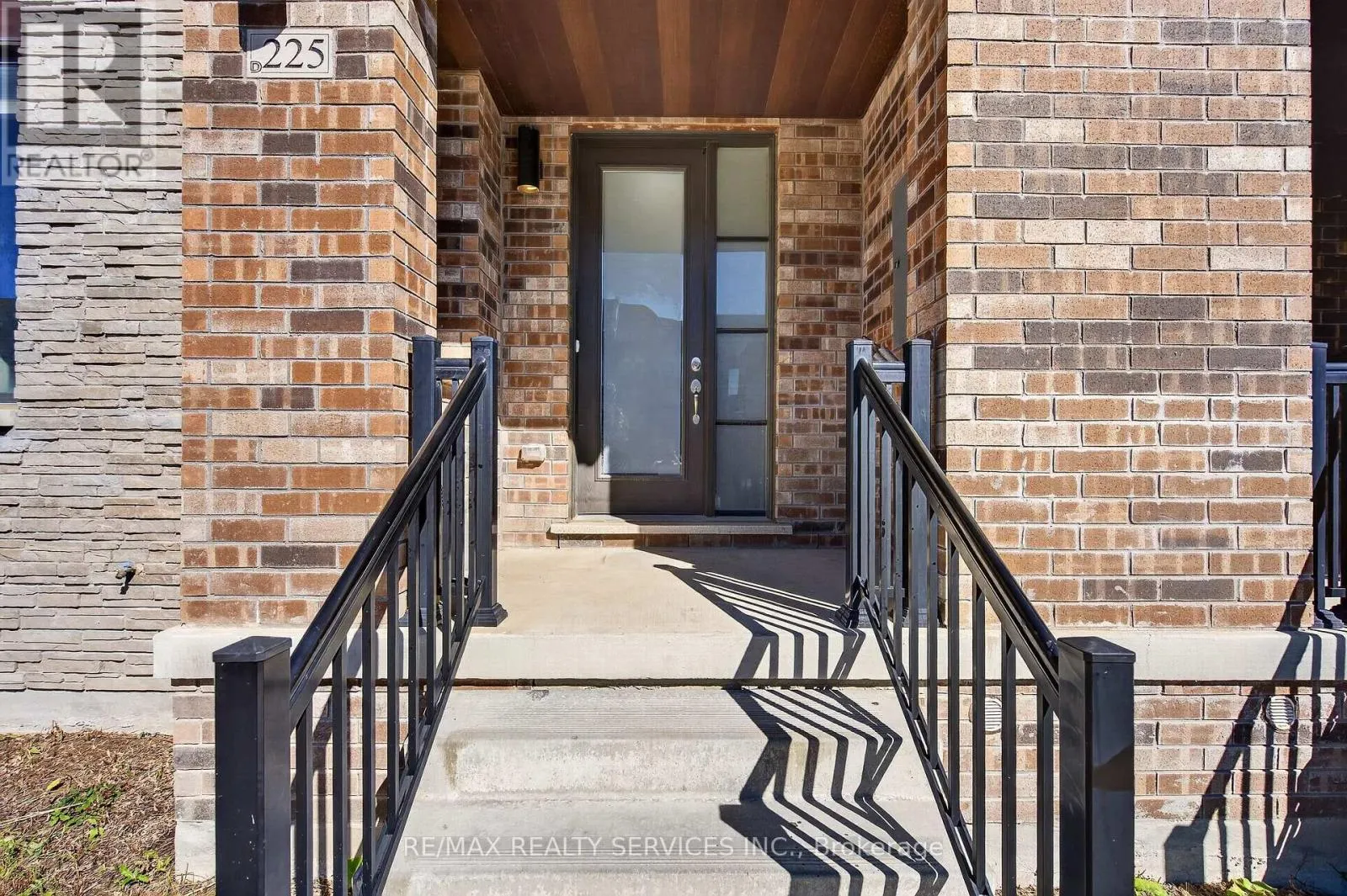 225 CORONATION ROAD