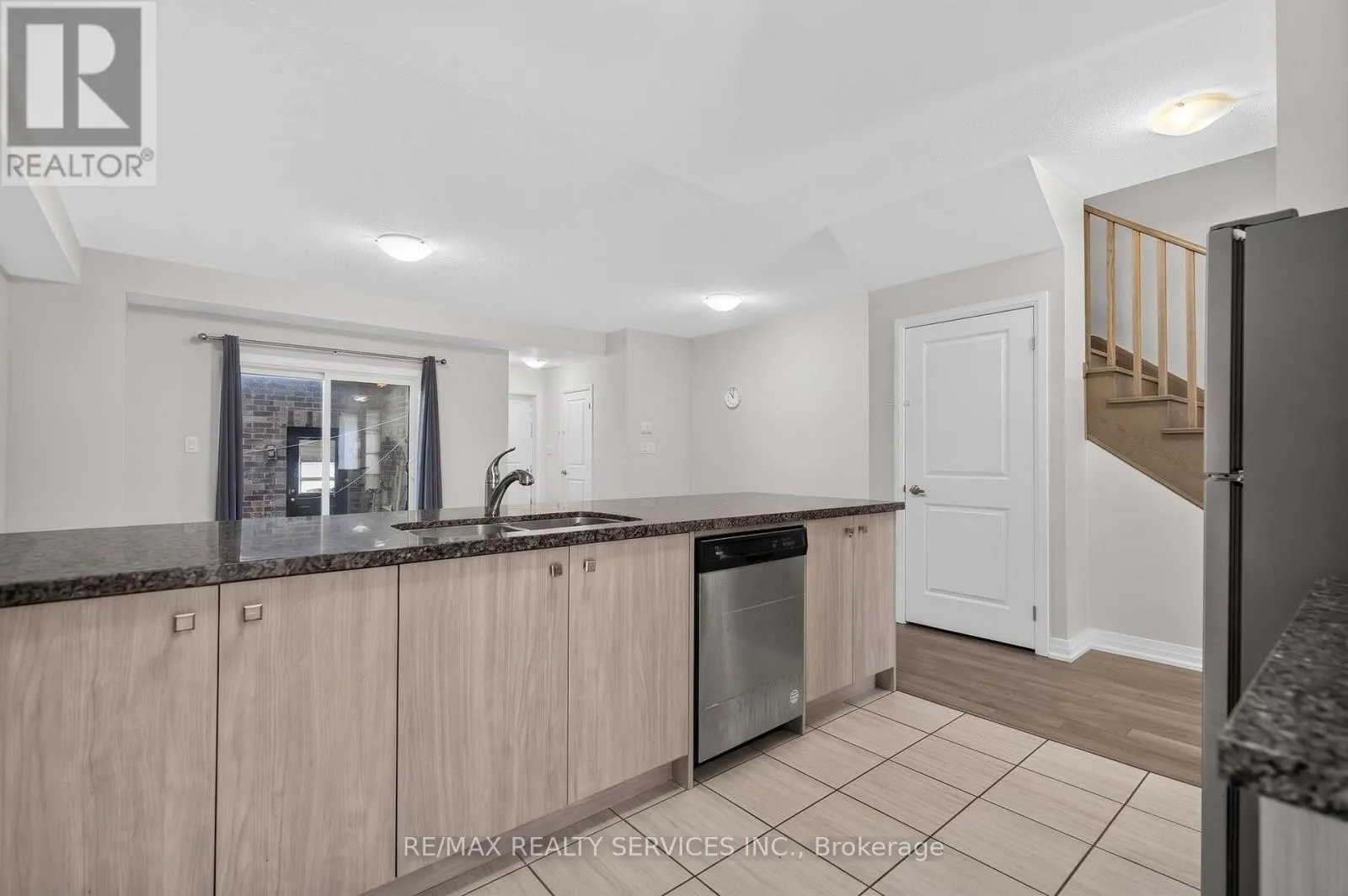 225 CORONATION ROAD