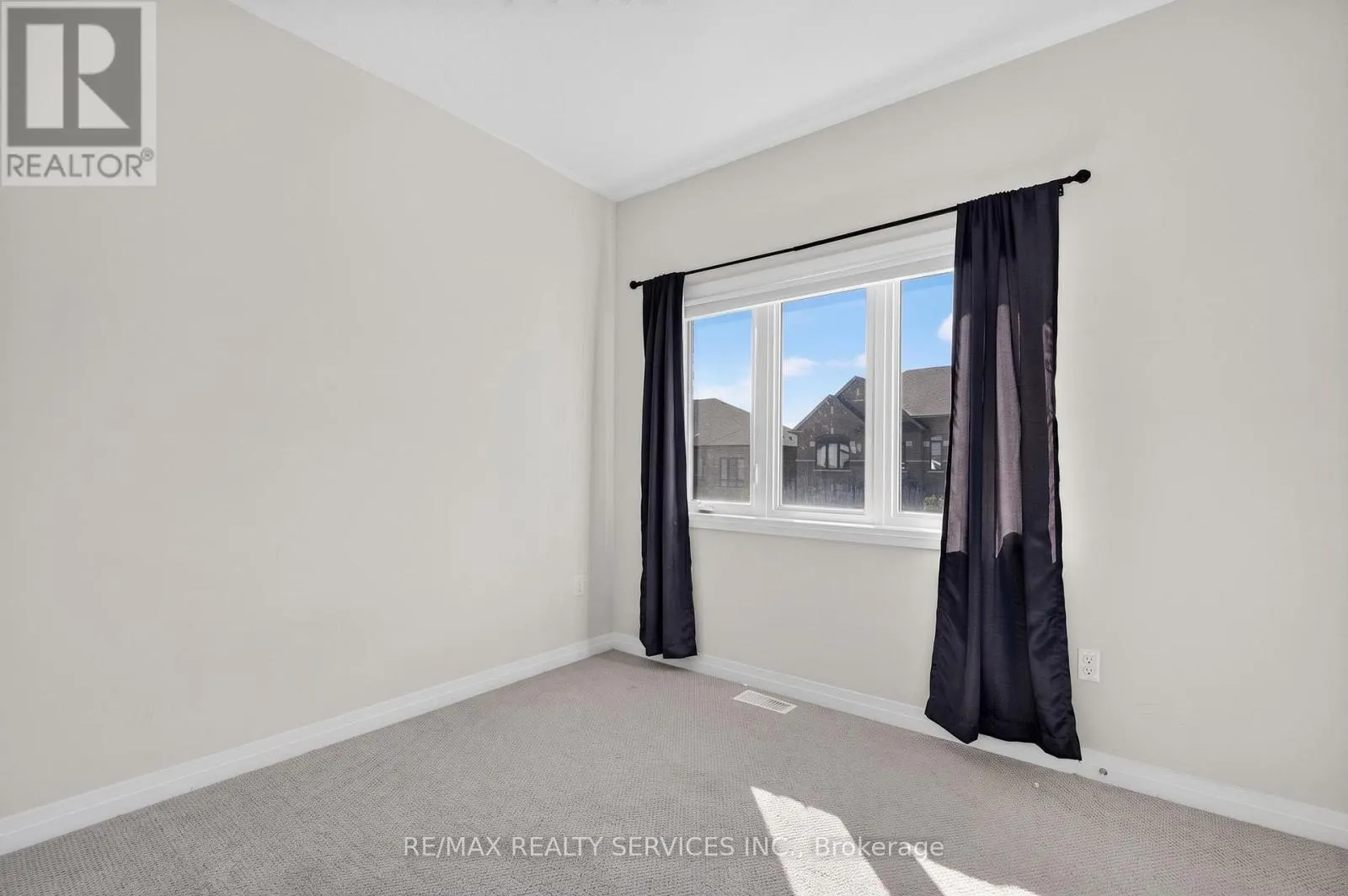 225 CORONATION ROAD