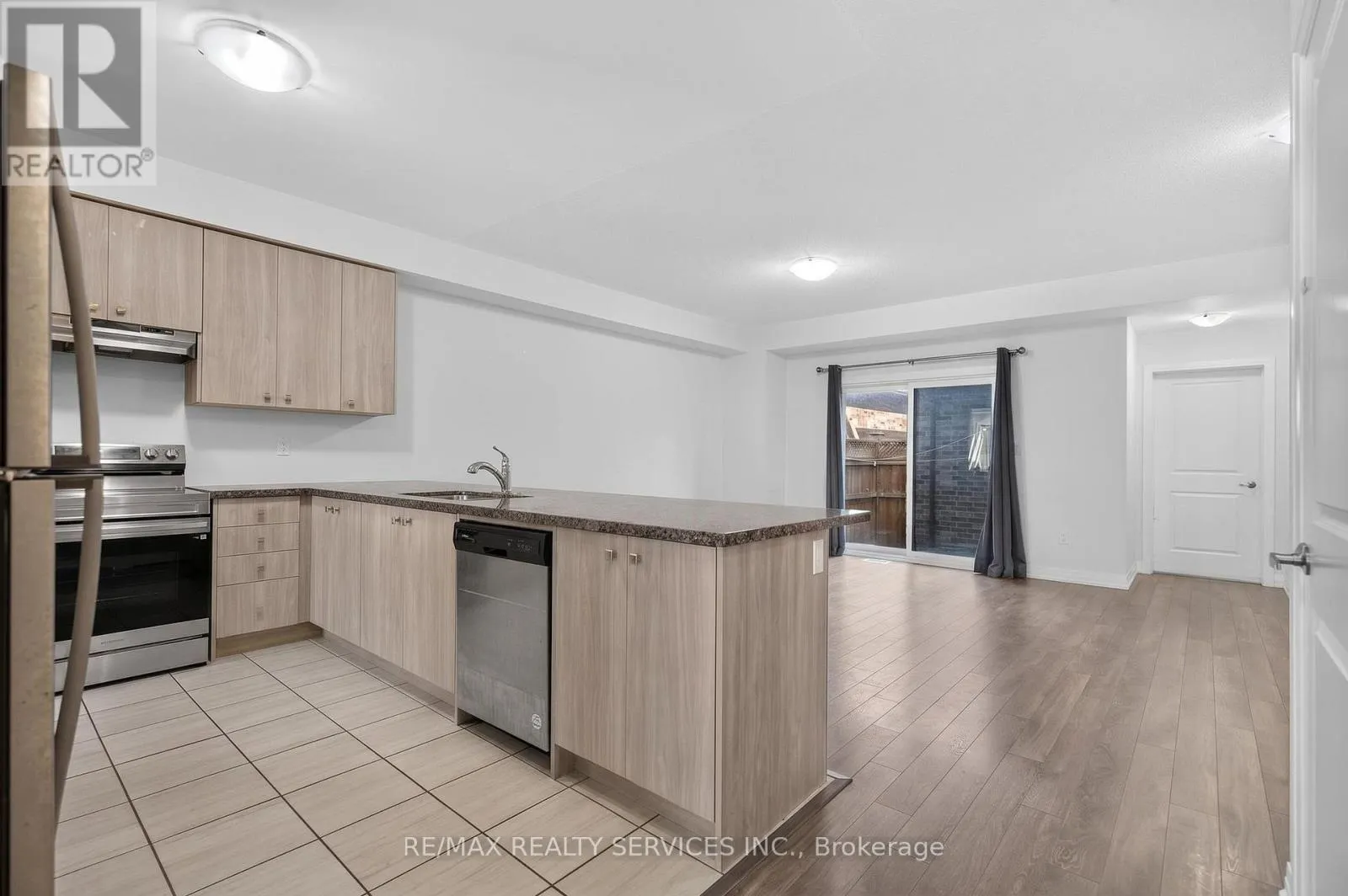 225 CORONATION ROAD