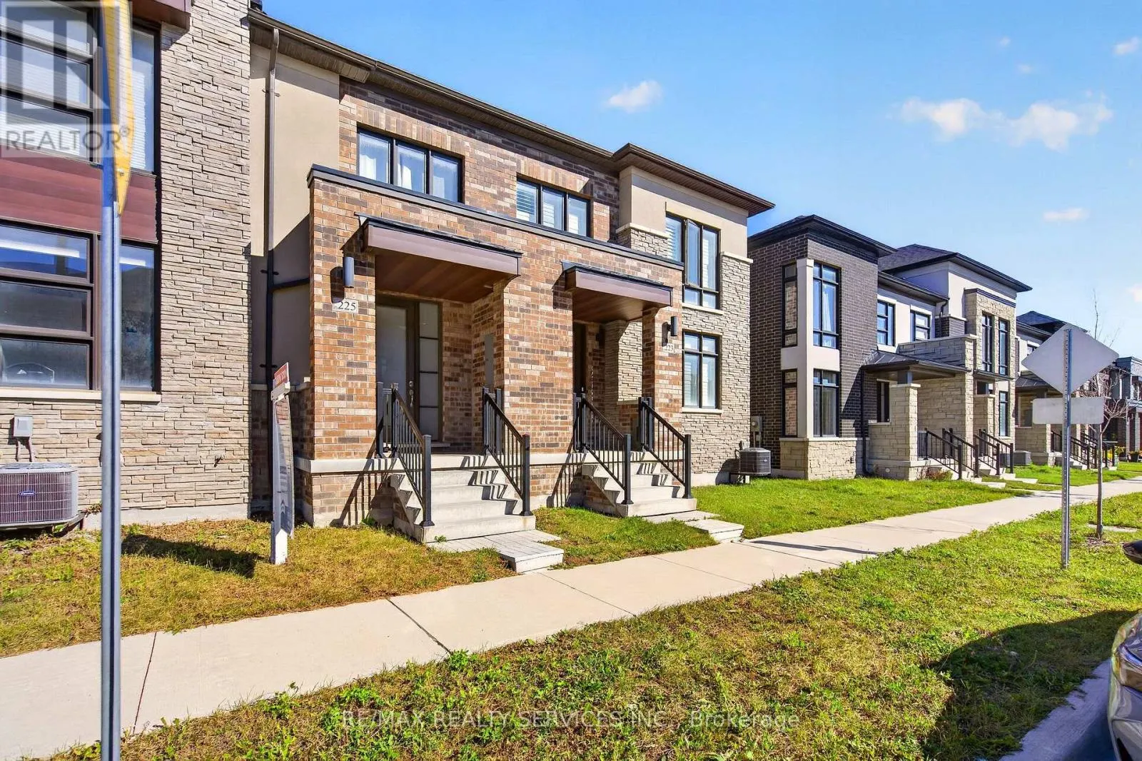 225 CORONATION ROAD
