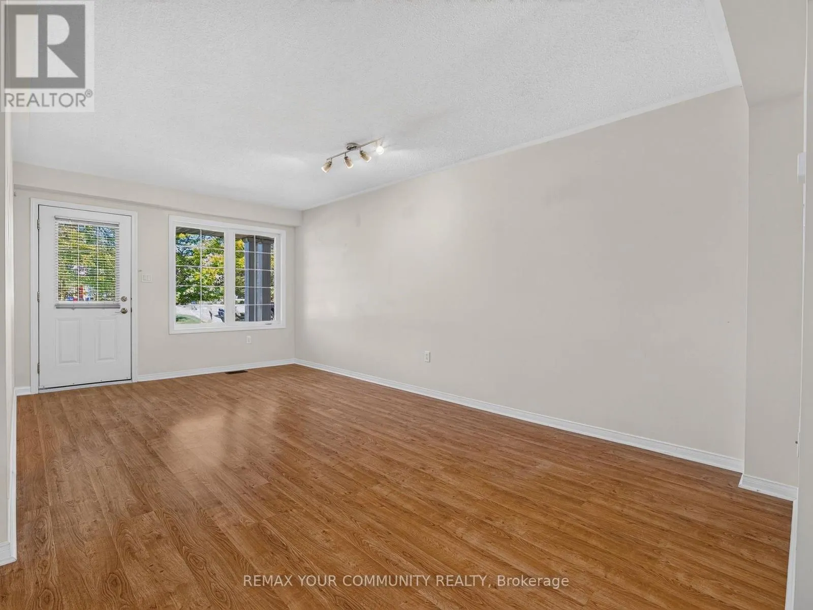 265 SPRUCEWOOD CRESCENT