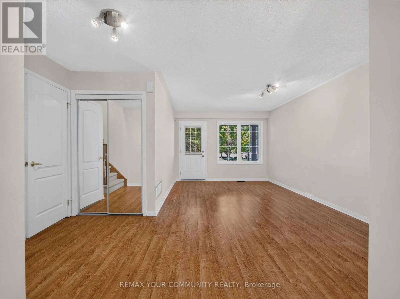 265 SPRUCEWOOD CRESCENT
