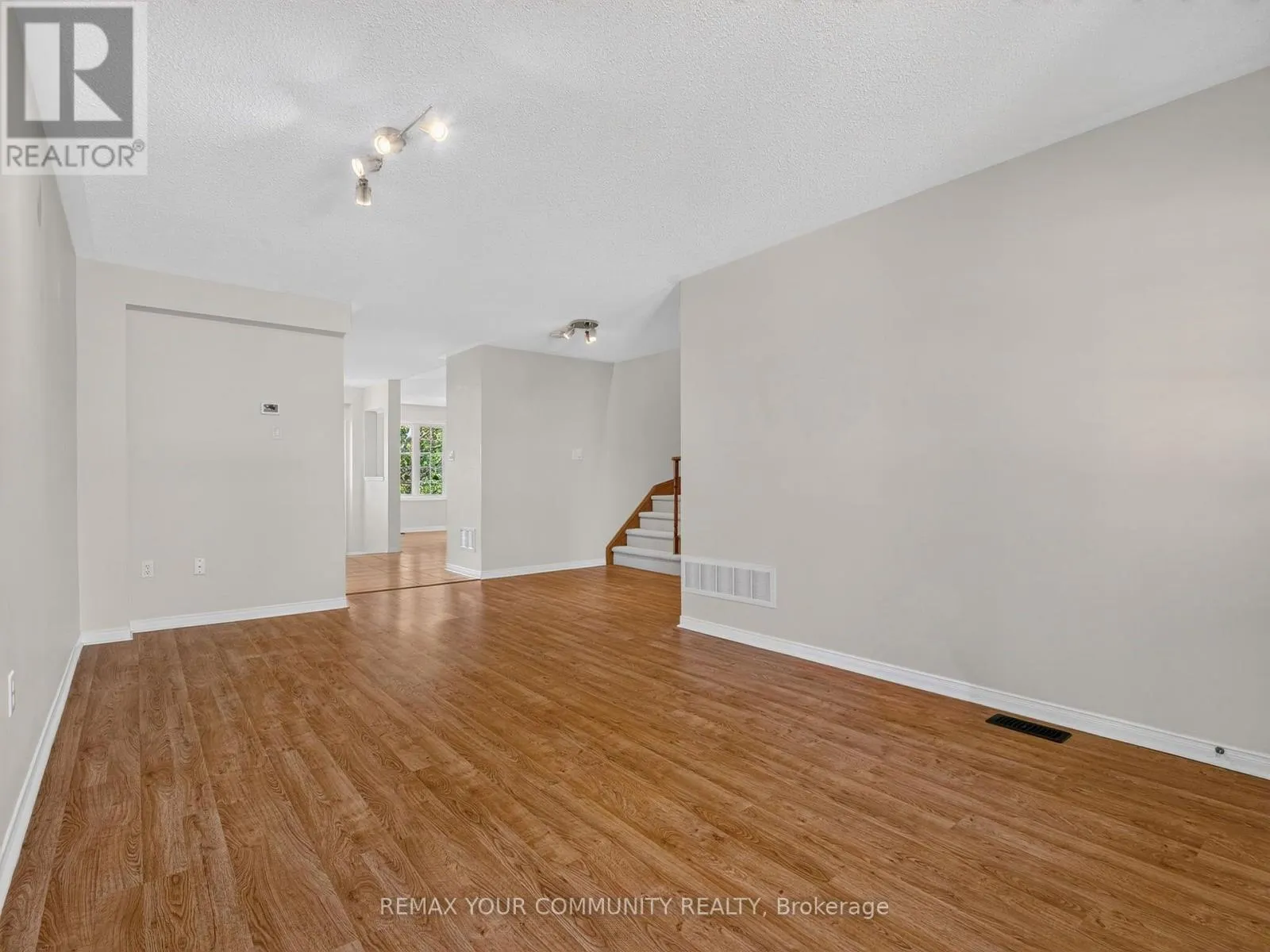 265 SPRUCEWOOD CRESCENT