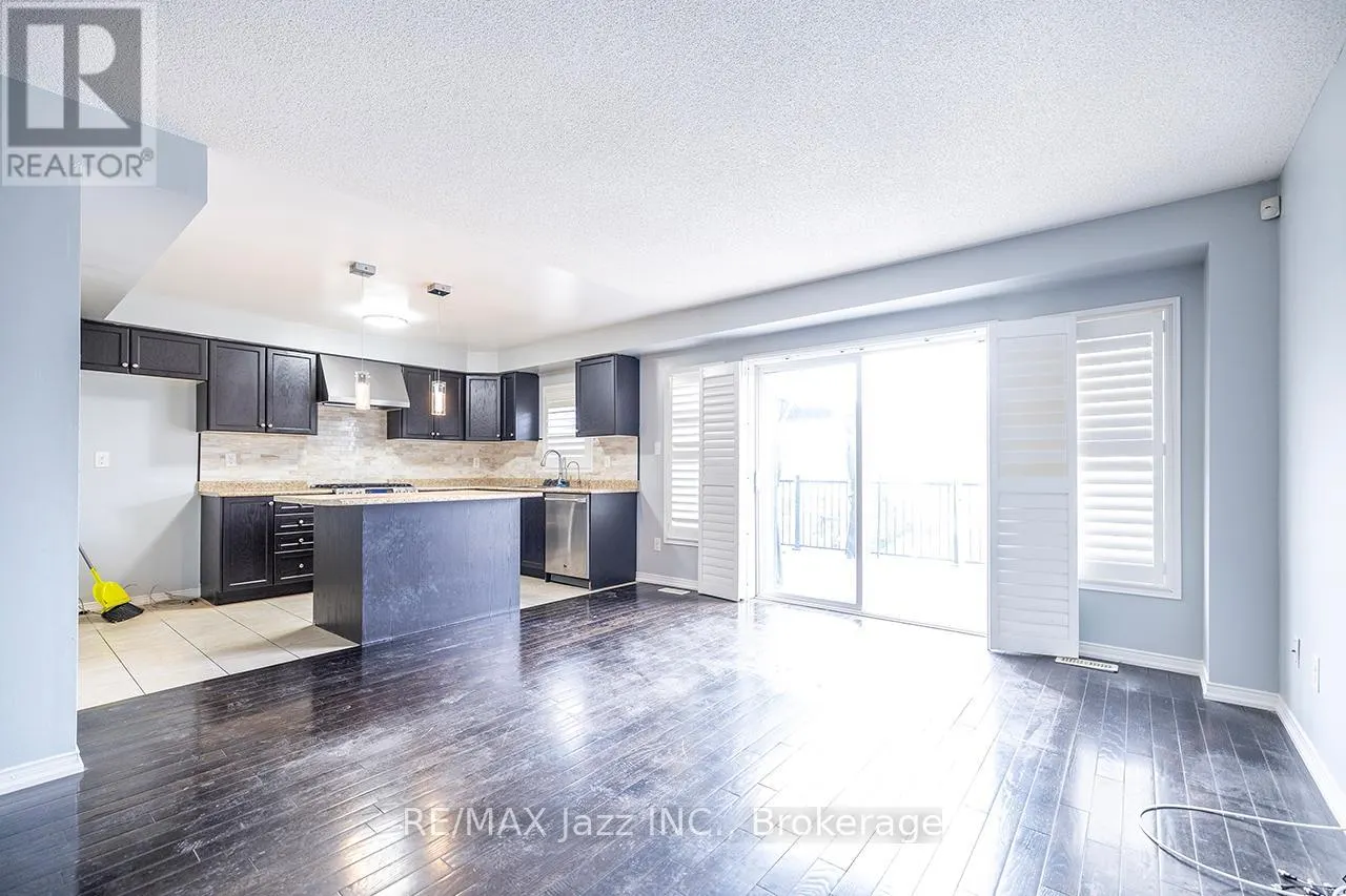 30 LLOYDMINSTER AVENUE