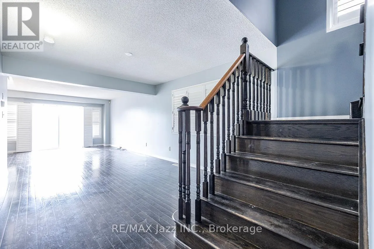 30 LLOYDMINSTER AVENUE