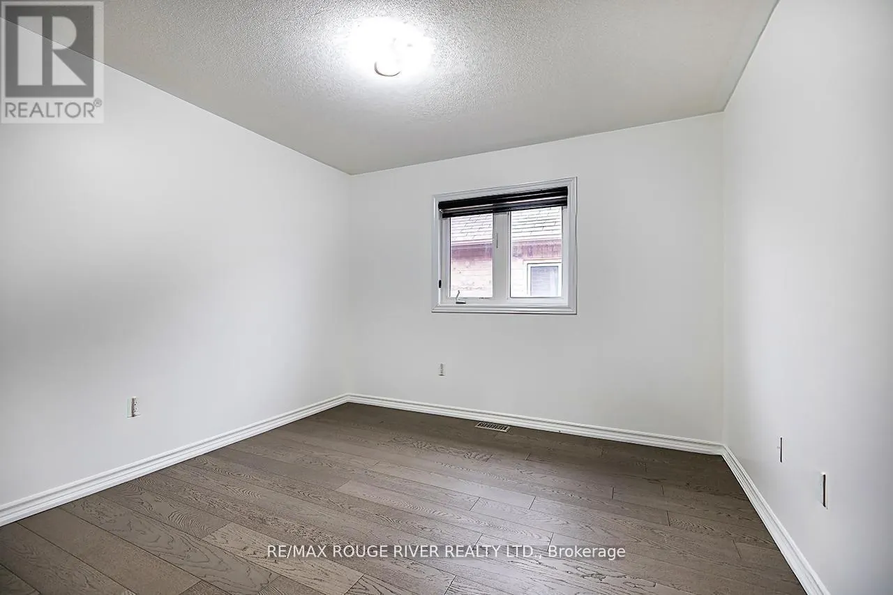 10 MOSES CRESCENT