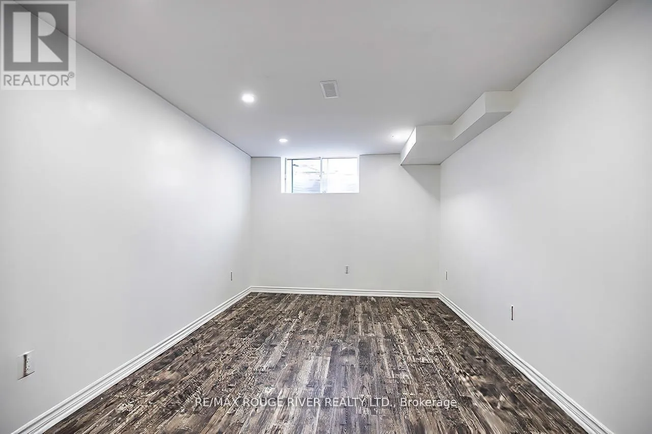 10 MOSES CRESCENT