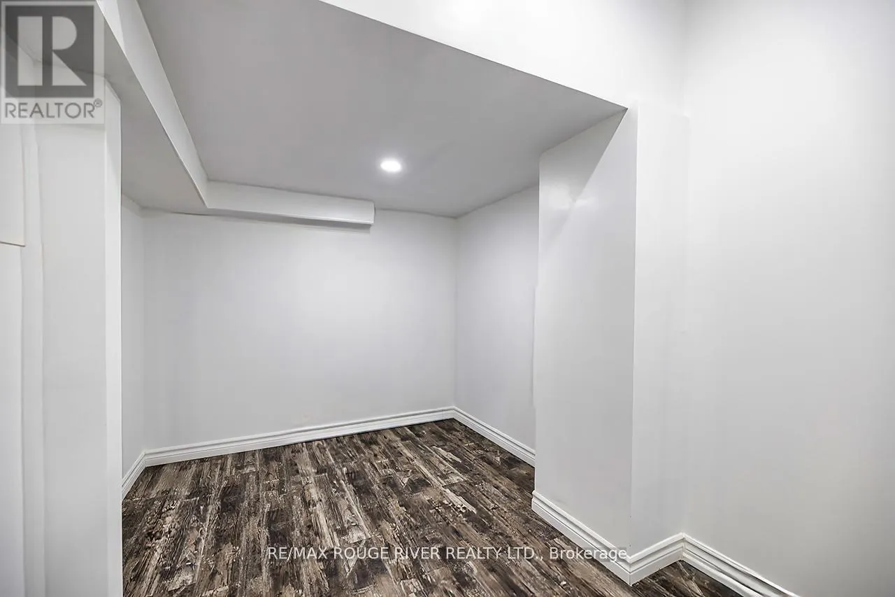 10 MOSES CRESCENT