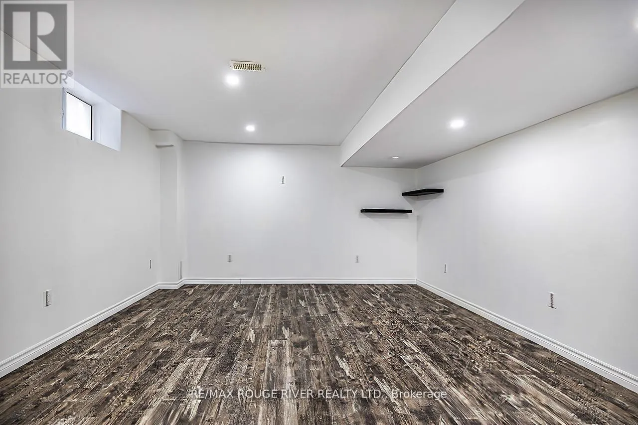 10 MOSES CRESCENT